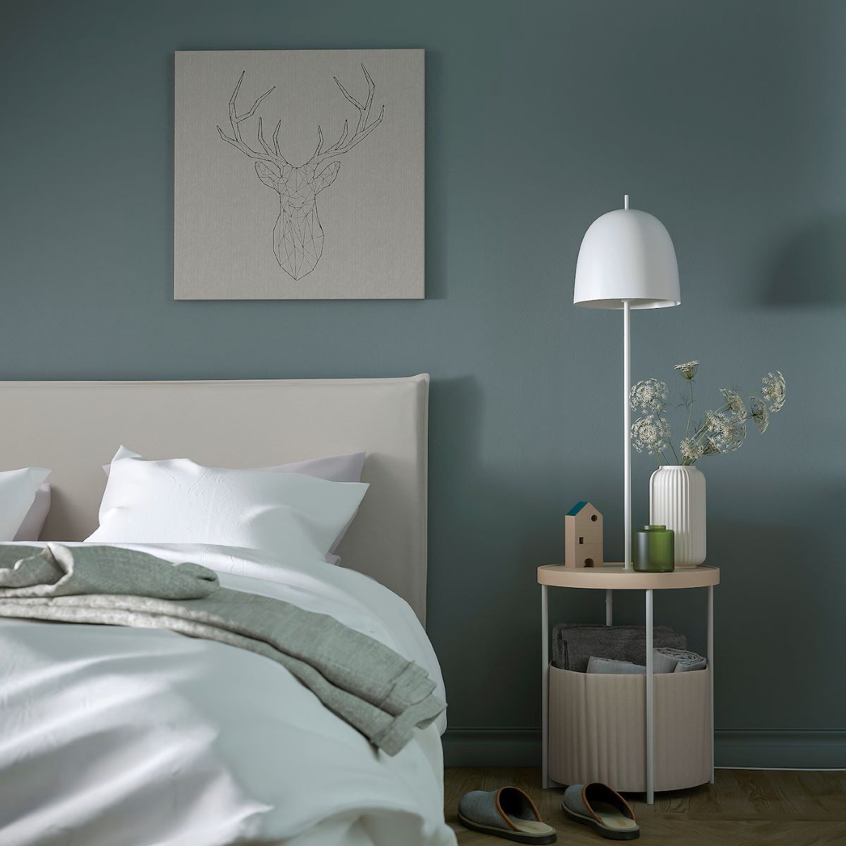 Lámpara vertical con mesilla auxiliar y almacenamiento de la serie TRINDSNÖ de Ikea