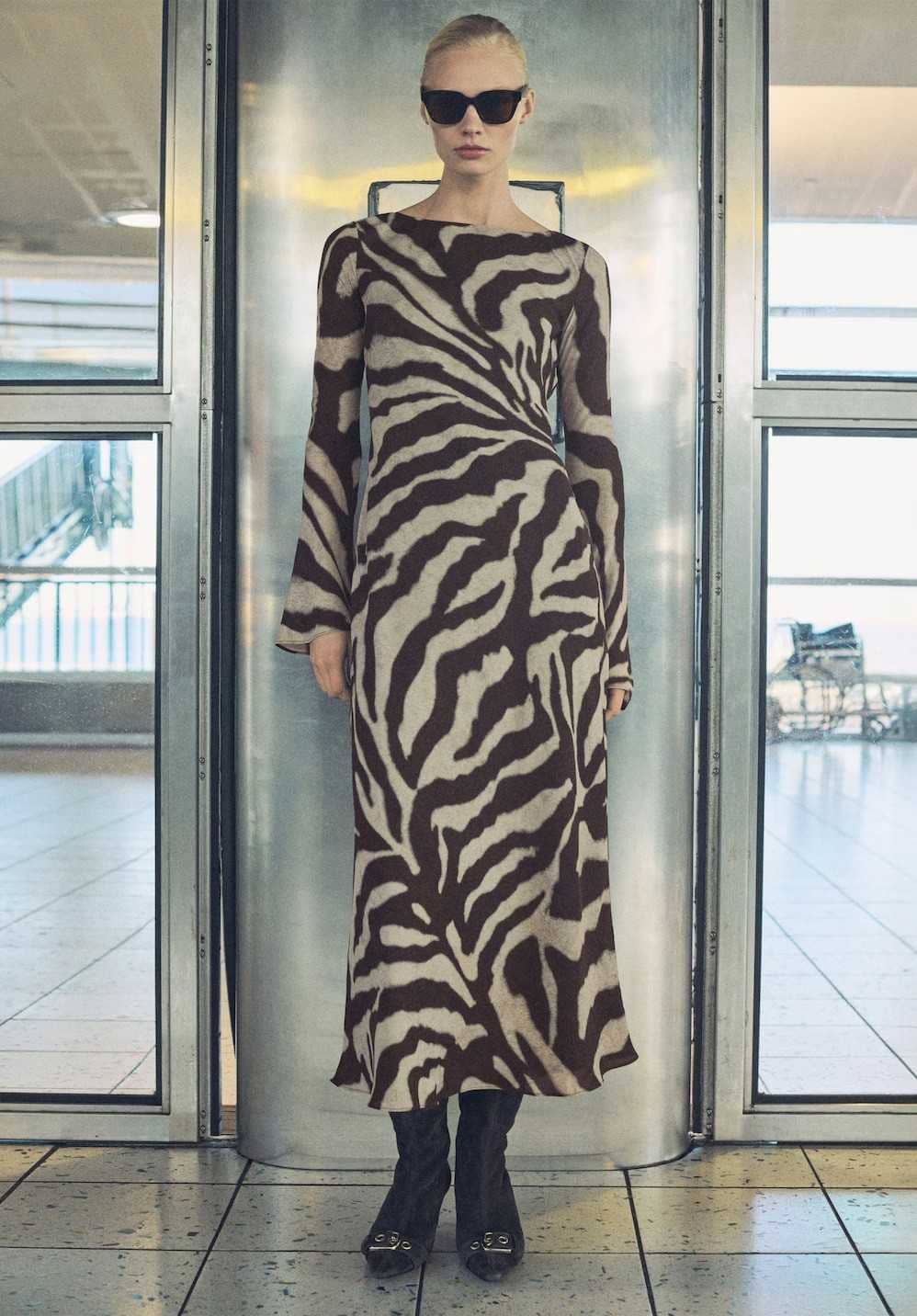 Vestido evasé cebra de Mango