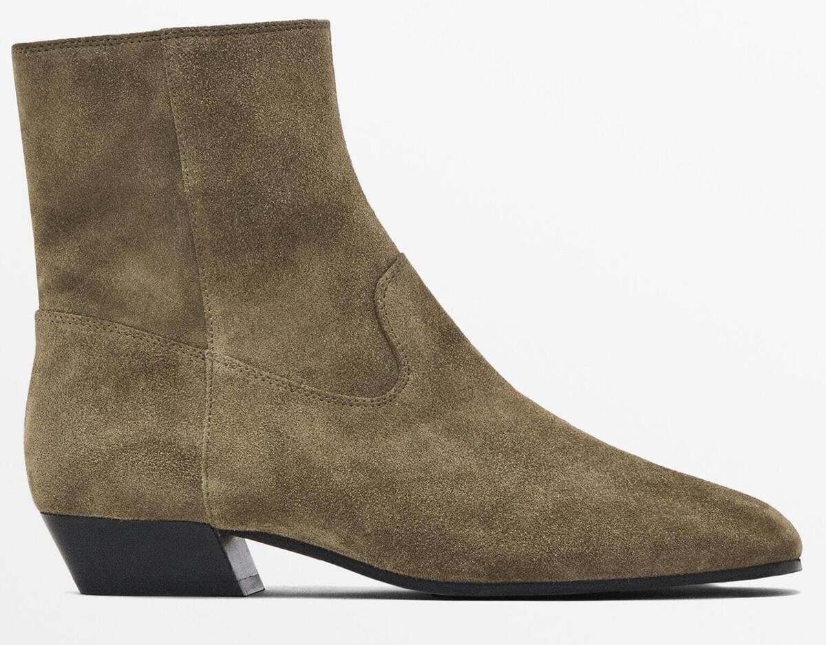 El botín plano soft en color verde caqui de Massimo Dutti