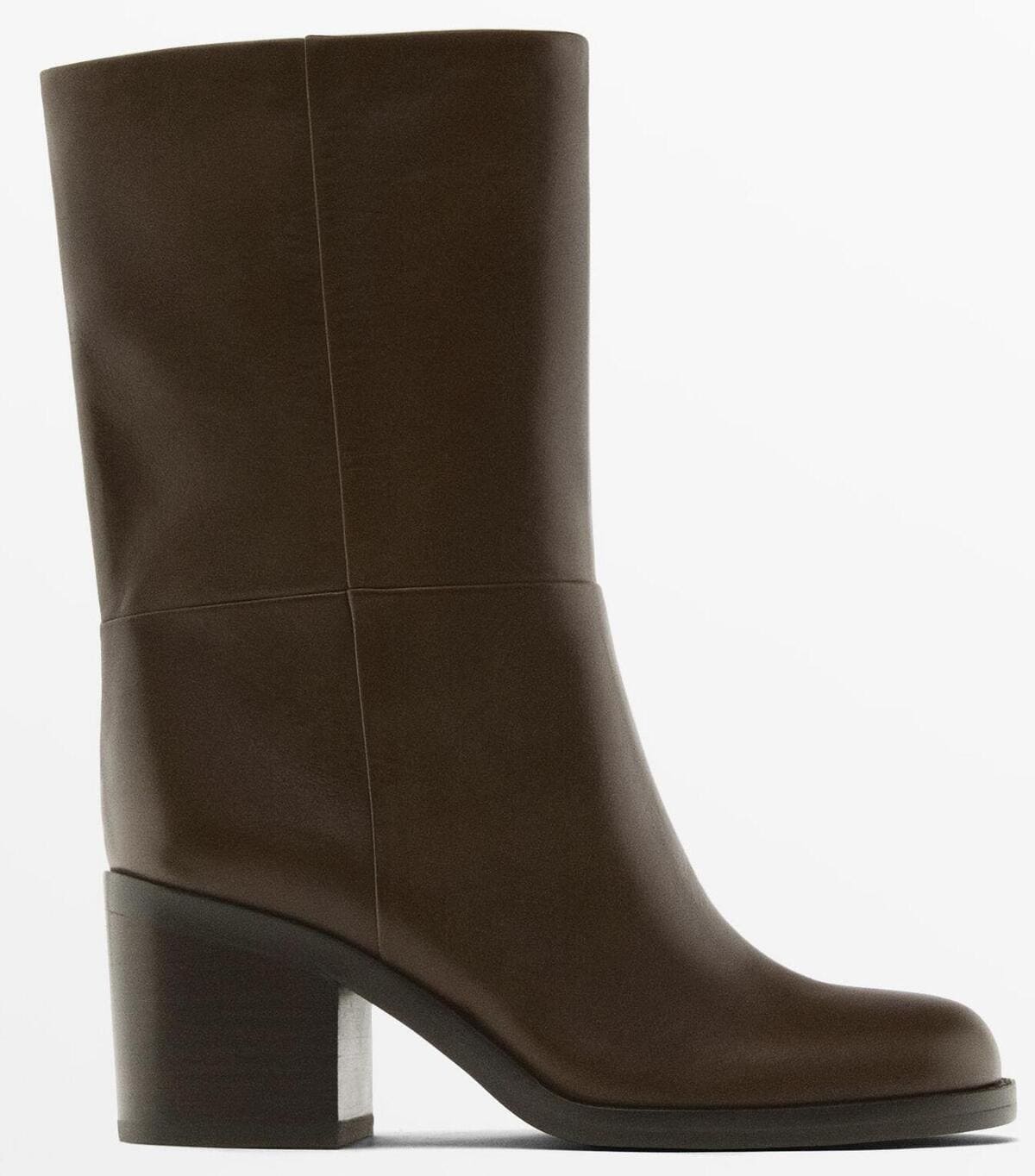 El botín con tacón en color marrón oscuro de Massimo Dutti