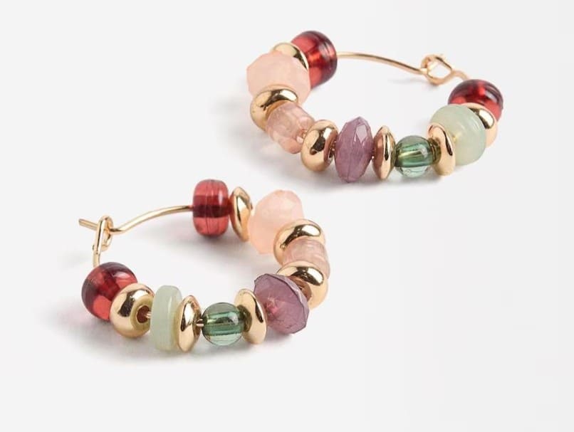 Pendientes de aro con abalorios y piedras en varios colores Parfois