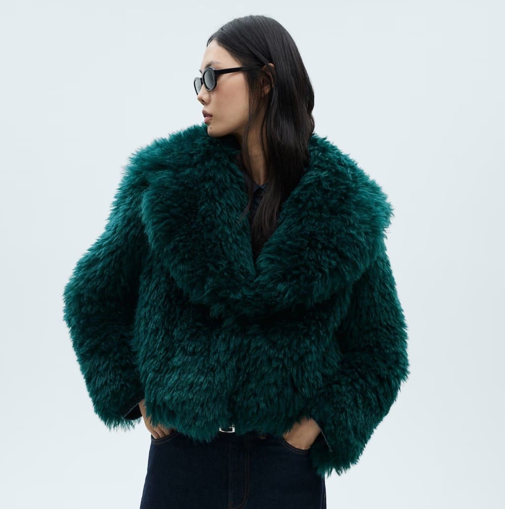 Abrigo efecto pelo solapas de Mango