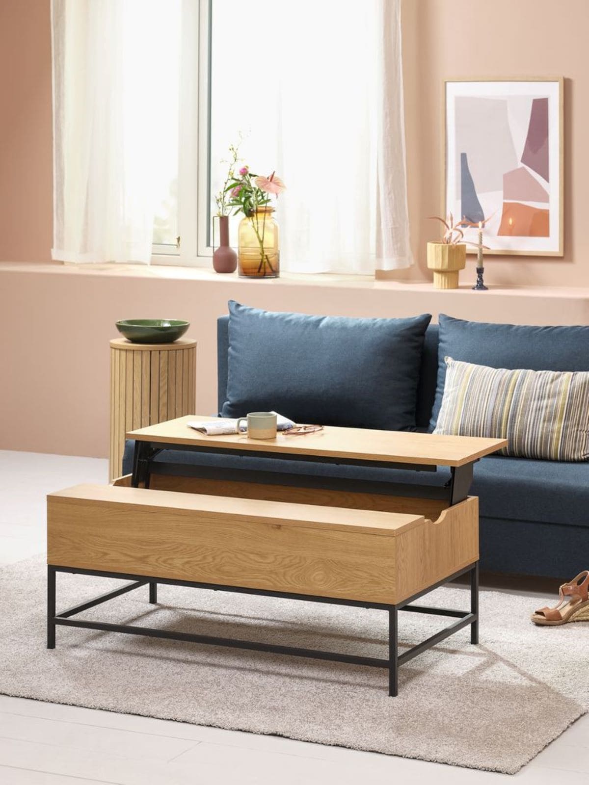 Mesa de centro con tablero regulable de la serie AABENRAA de Jysk