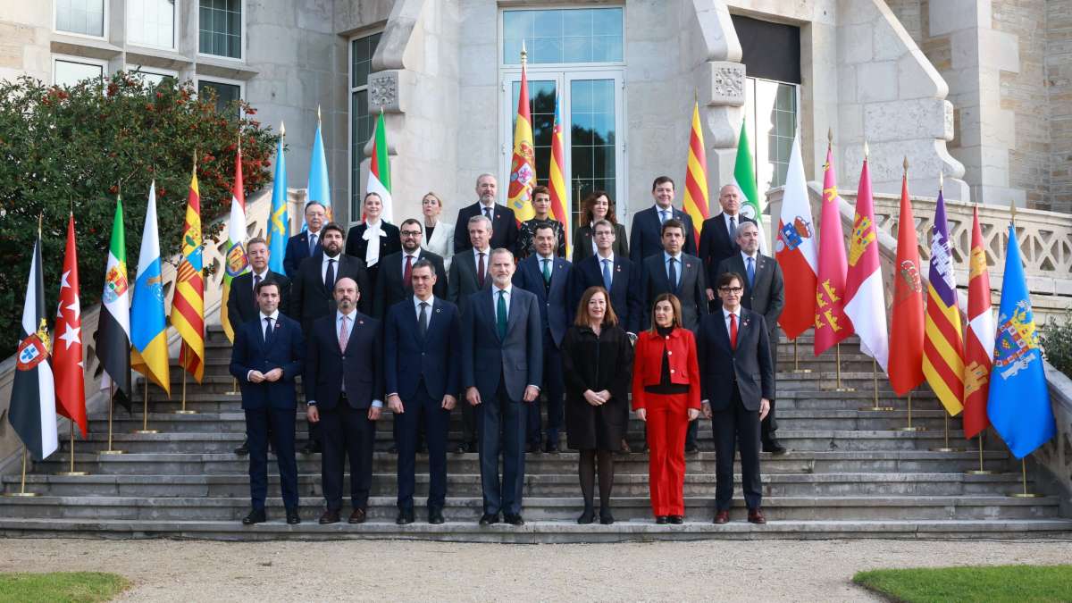 El Rey junto a los líderes de los gobiernos autonómicos en la XXVIII Conferencia de Presidentes