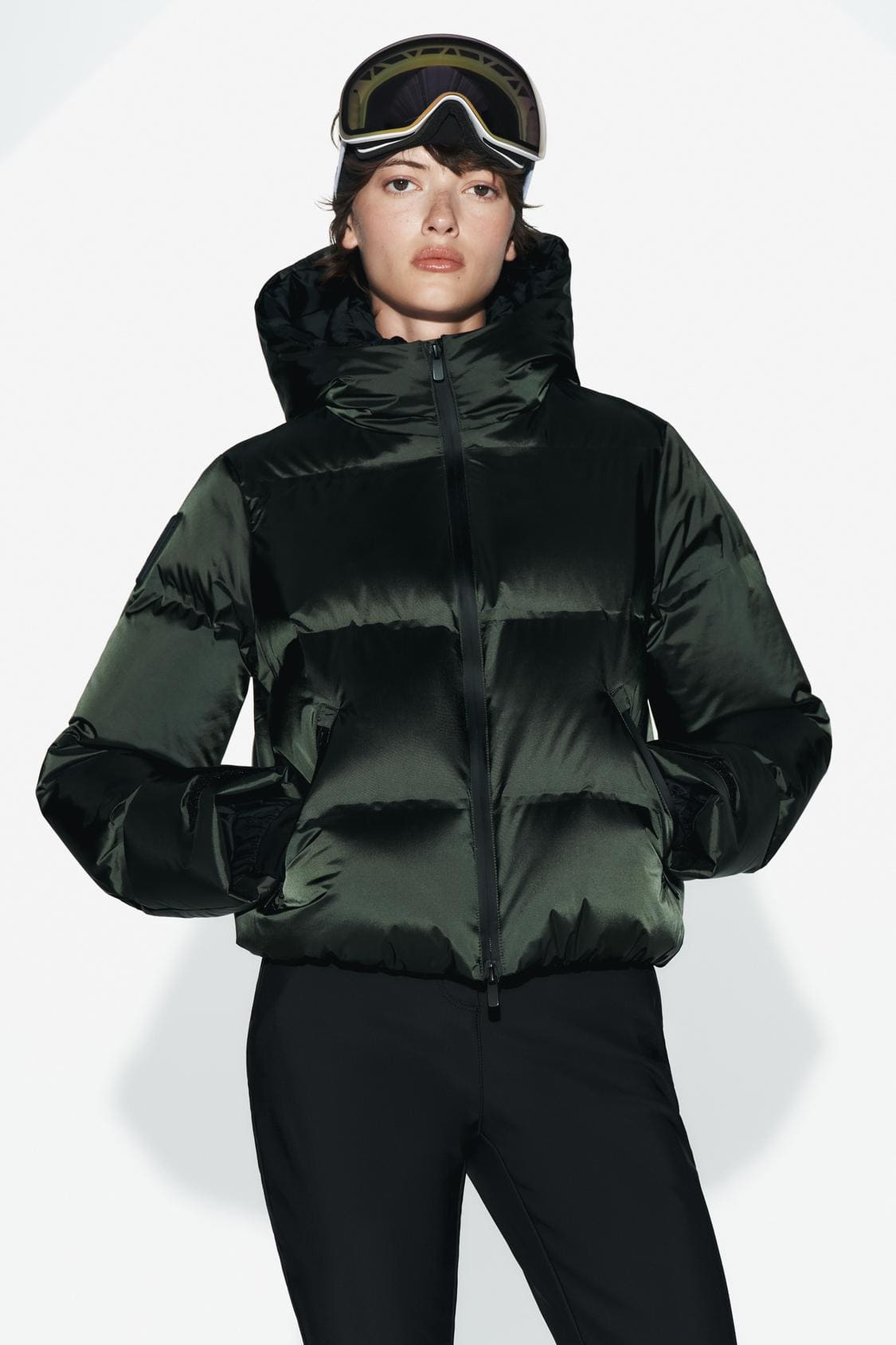 El nuevo abrigo plumífero Water and Wind Protection Recco Technology Ski Collection de Zara