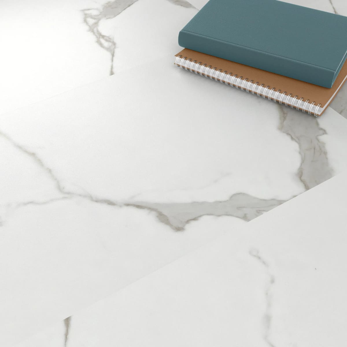 Suelo vinílico autoadhesivo forte New Marmi BL000 ARTENS