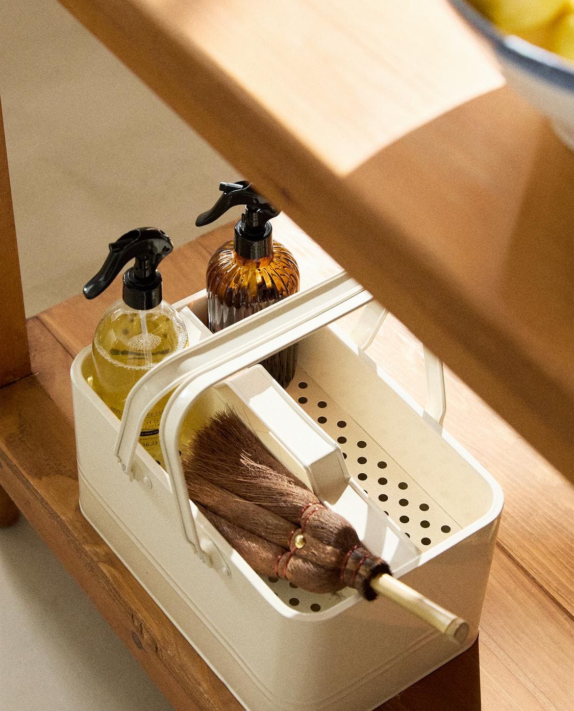 Cubo de almacenaje para productos de limpieza