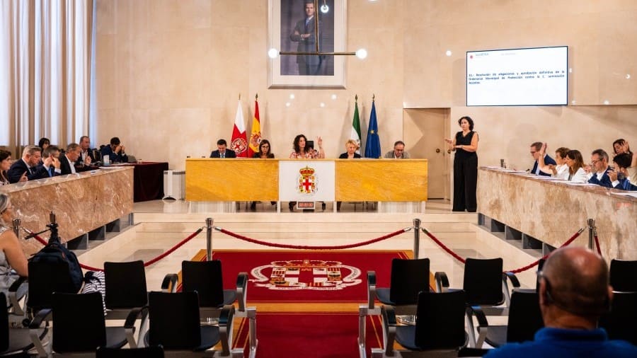 Imagen de la celebración de un pleno en el Ayuntamiento de Almería
