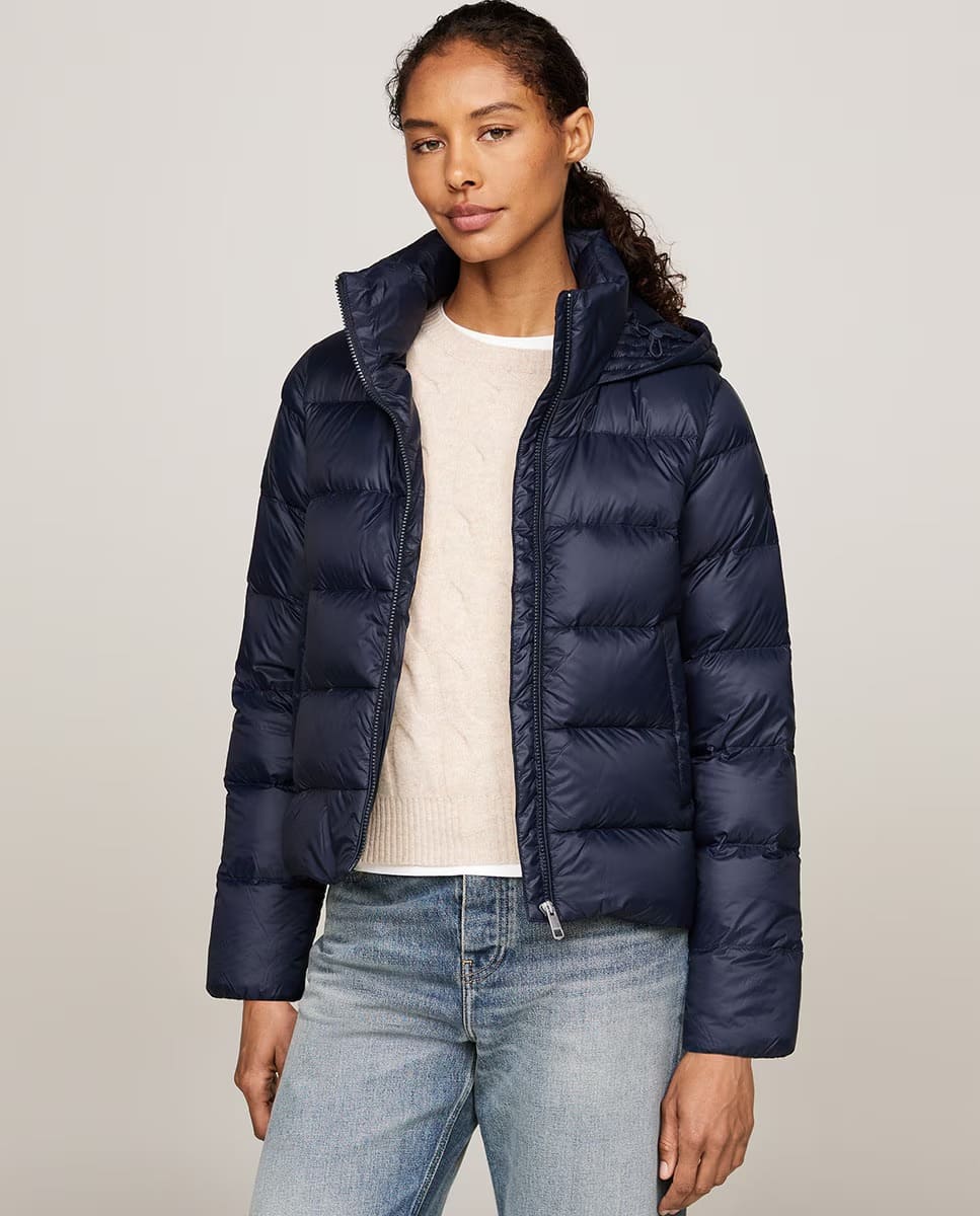 La chaqueta plumífera de mujer con cierre de cremallera y capucha de Tommy Hilfiger en El Corte Inglés