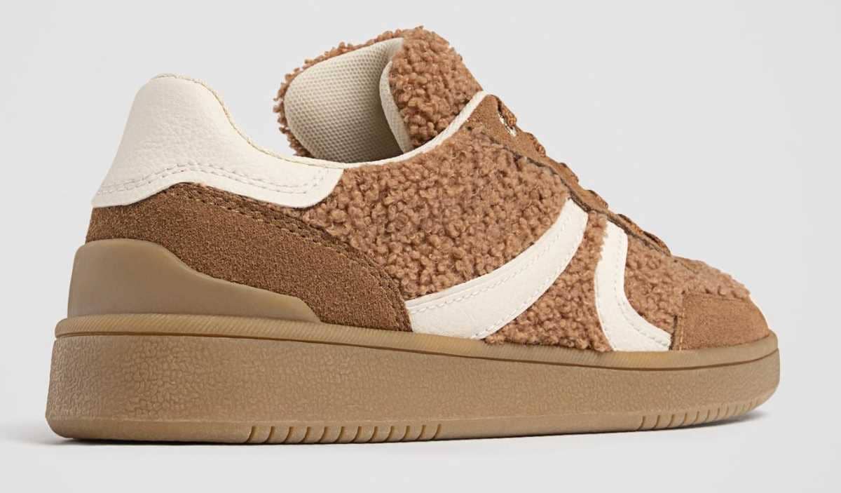 Zapatillas retro textura de Stradivarius