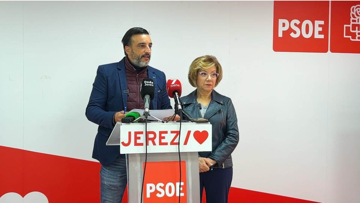 José Antonio Díaz y Carmen Collado en rueda de prensa