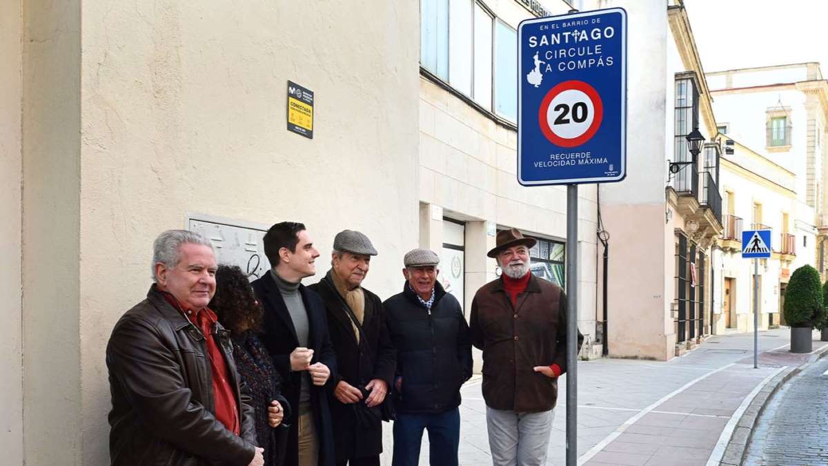 Presentación de la señalización 'En el Barrio de Santiago circule a compás' en Jerez