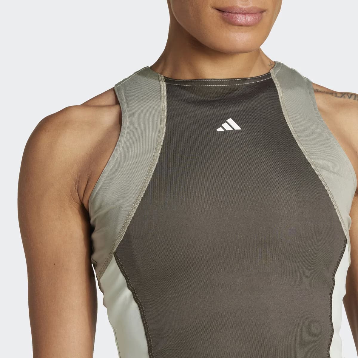 El top para mujer Techfit Colorblock Training de Adidas en El Corte Inglés