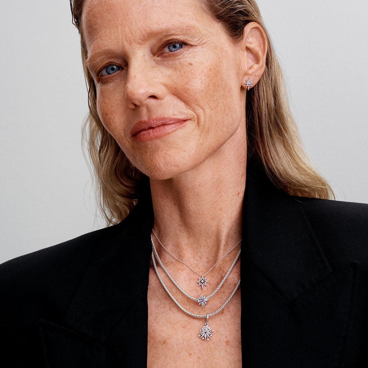 Los nuevos pendientes de botón Estrella Polar Brillante de Pandora