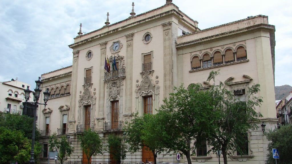 La fachada del Ayuntamiento de Jaén