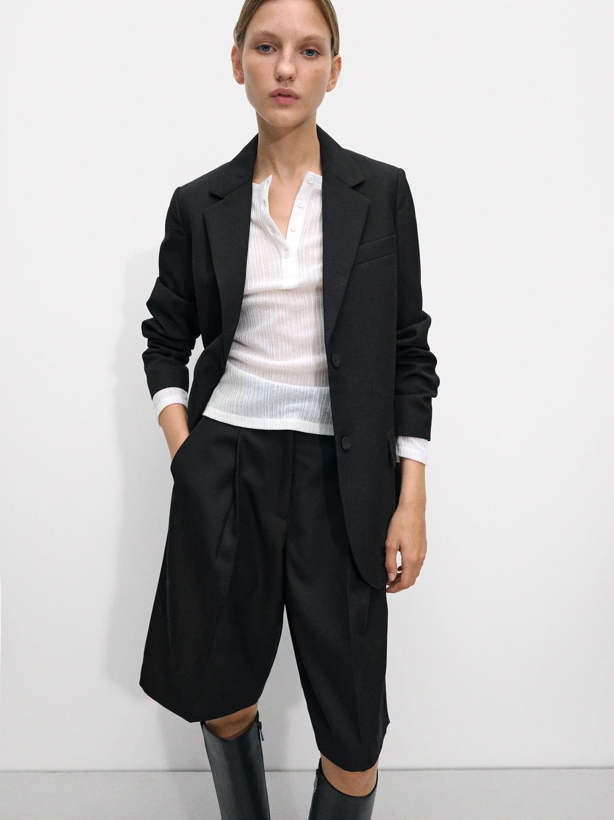 La chaqueta tipo blazer con lana en color negro de Parfois