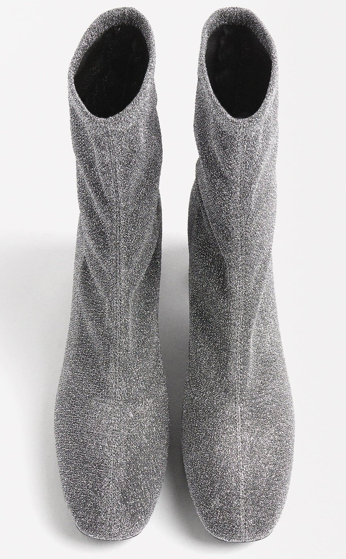 Las nuevas botas elásticas con efecto brillo en color plateado de Parfois