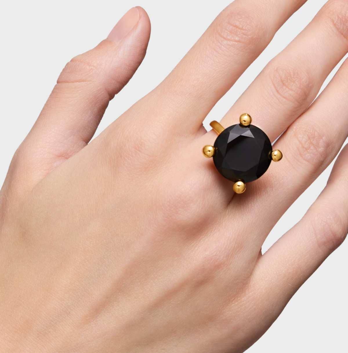 Anillo grande con baño de oro 18 kt sobre plata y ónix Color Black de TOUS