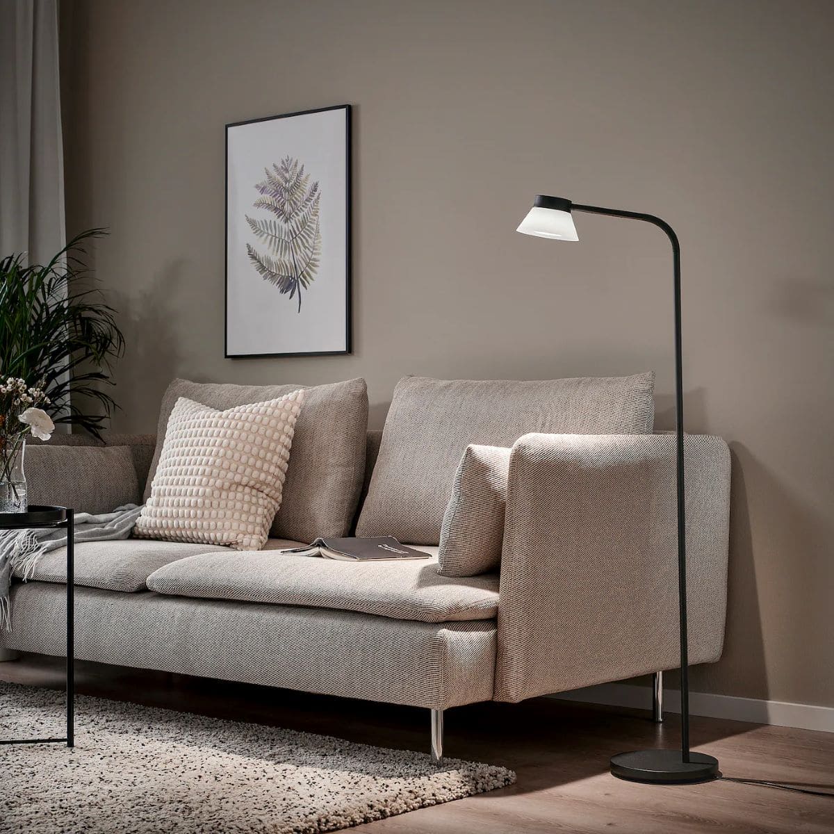 Lámpara de pie de la serie SAMBORD de Ikea