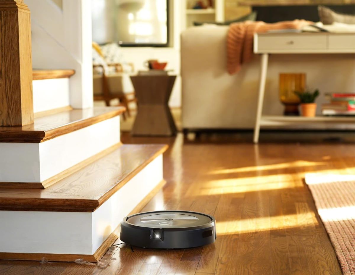 Robot aspirador iRobot Roomba j7+ de Amazon