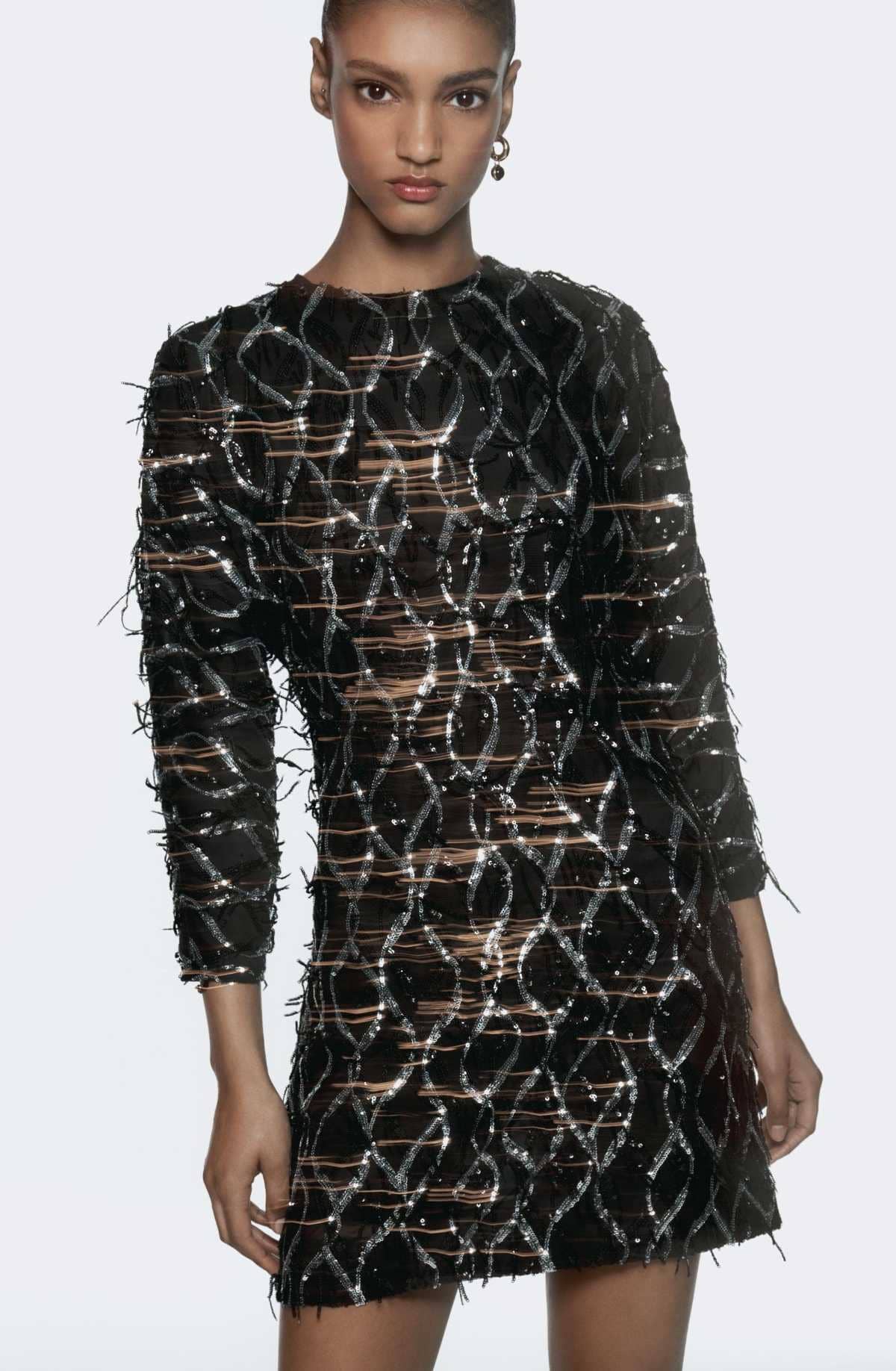 Vestido mini flecos lentejuelas de Zara