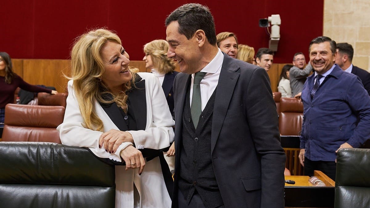 Juanma Moreno, junto a la portavoz del Gobierno Carolina España | Salvador López Medina