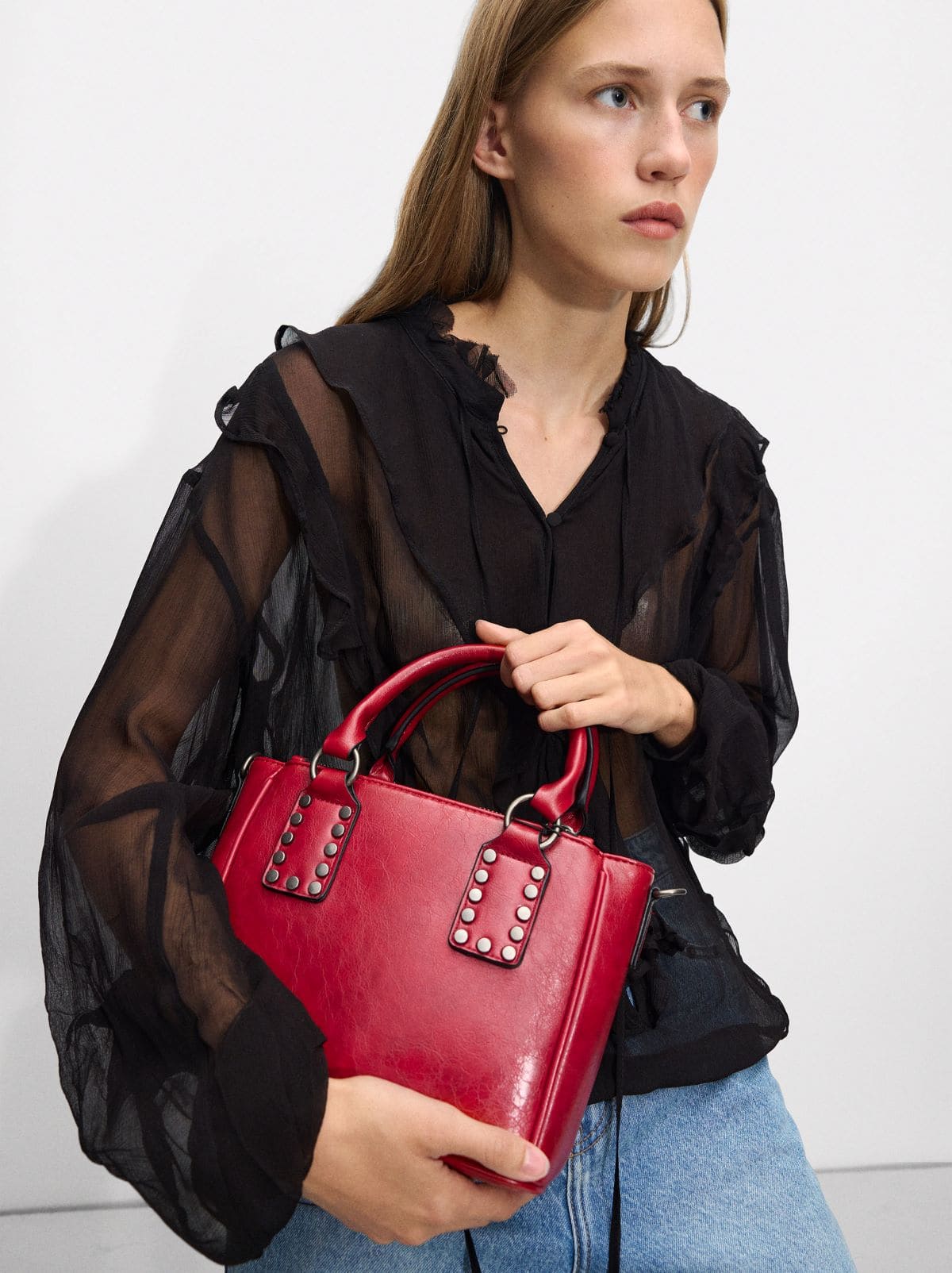 Bolsa tote con tachuelas