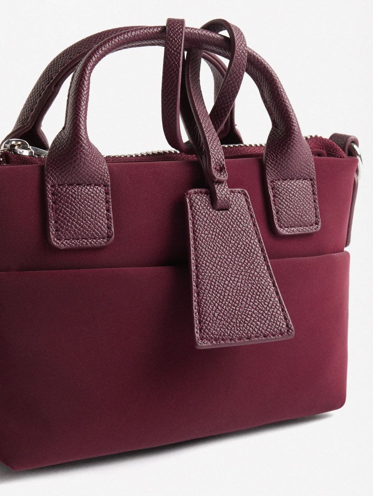 Bolsa tote con textura aterciopelada