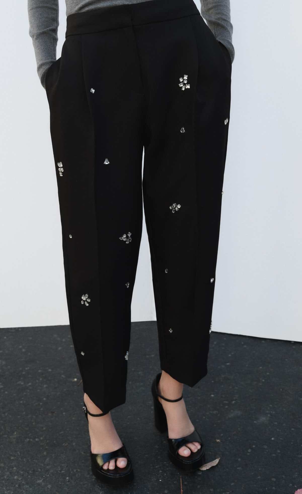 Pantalón abalorios joya de Zara