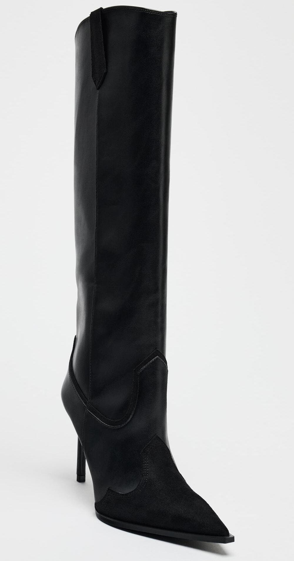 Las botas con tacón fino de estilo cowboy en color negro de Zara