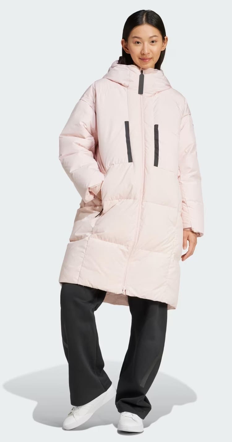 La chaqueta tipo parka de plumón Myshelter en color rosa arena de Adidas