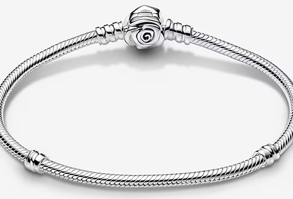 Pulsera Pandora Moments con cadena de serpiente y rosa floreciendo