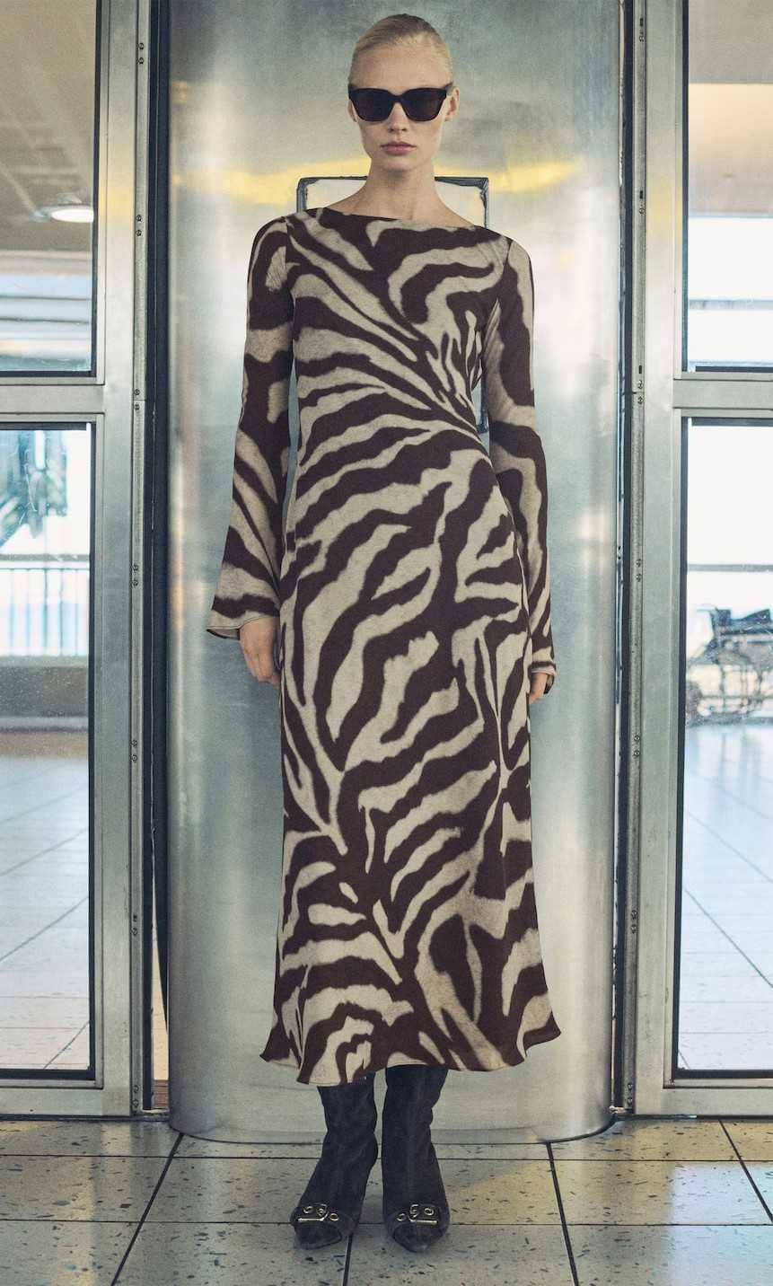 Vestido evasé cebra de Mango