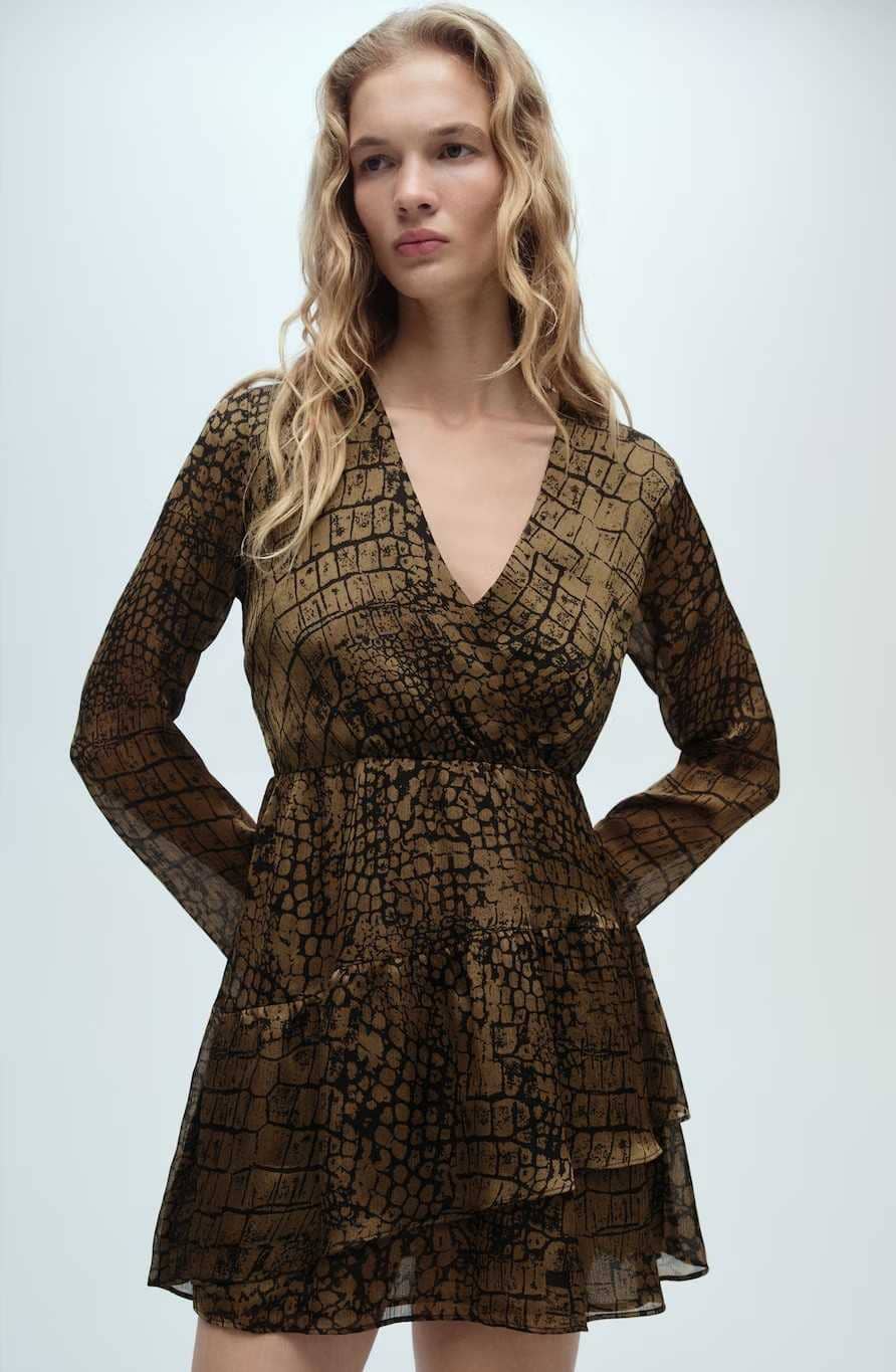 Vestido volantes animal print de Mango