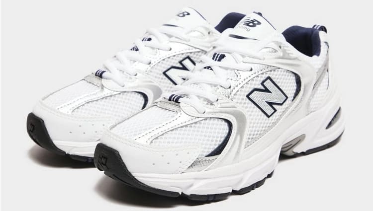 Las zapatillas New Balance 530 para mujer en color blanco en JD Sports