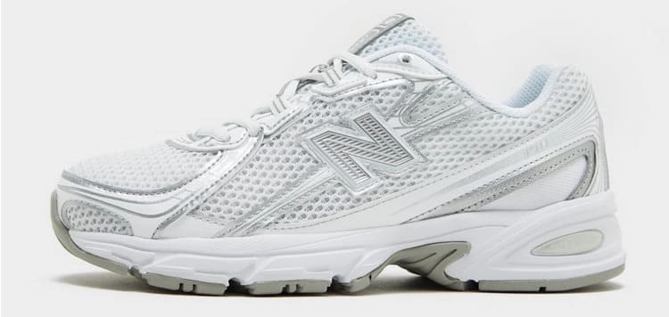 Las zapatillas New Balance 740 para mujer en color blanco en JD Sports