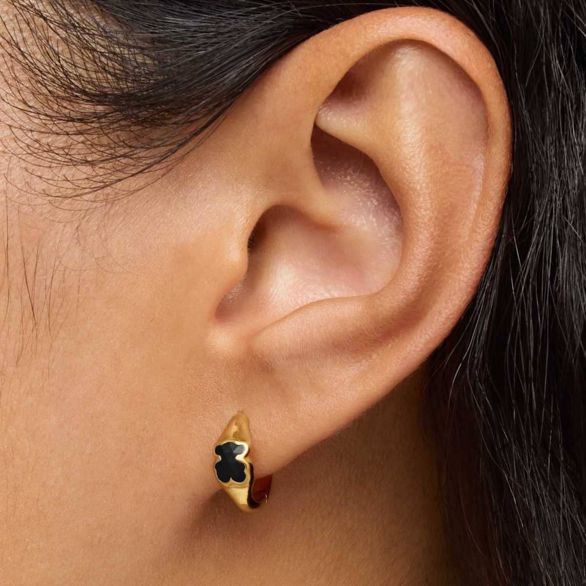 Pendientes de aro con baño de oro 18 kt sobre plata y motivo oso en ónix 10 mm Icon Color de TOUS
