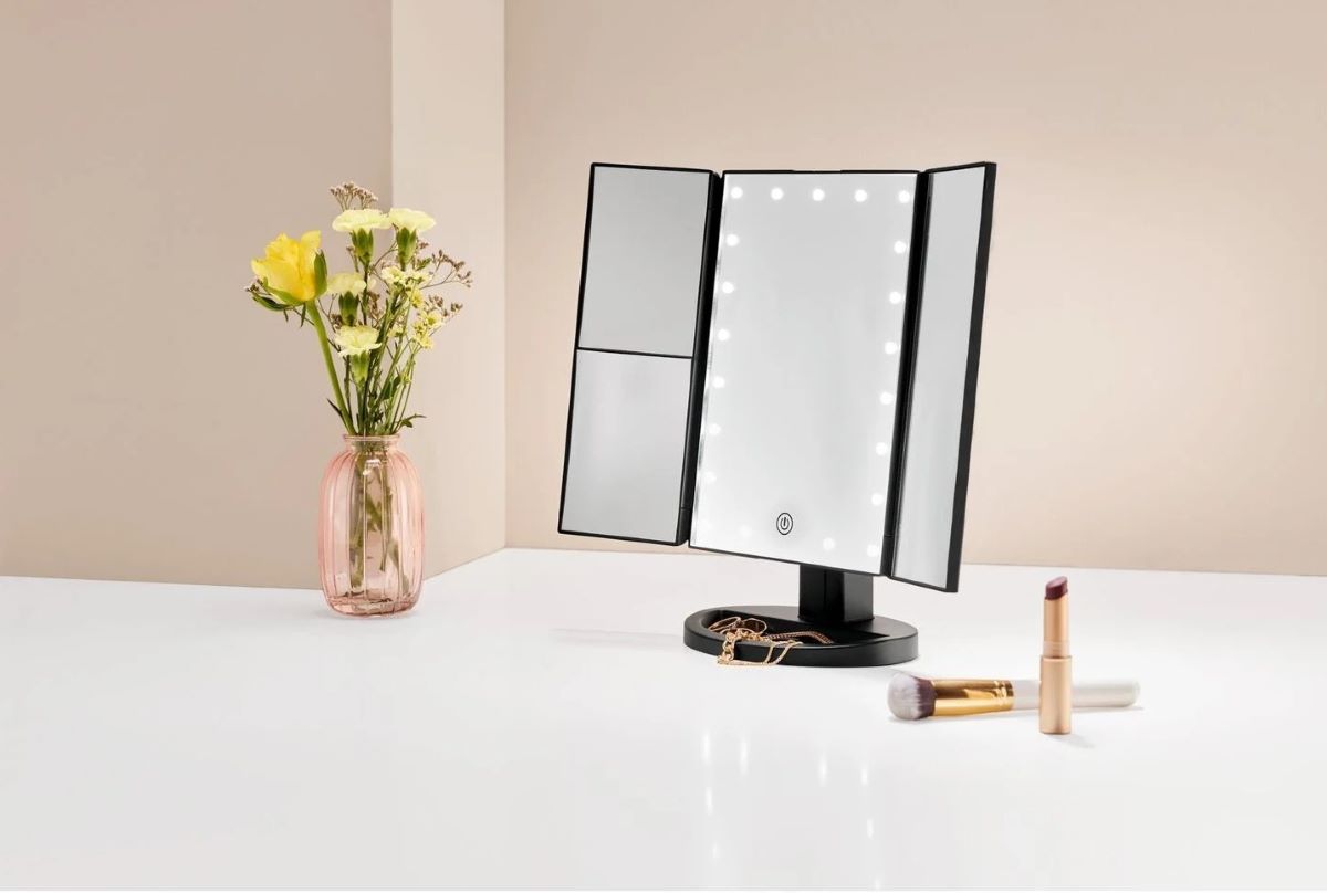 Espejo de maquillaje LED plegable Cien de Lidl
