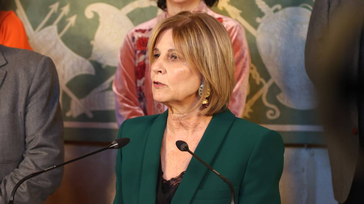 María José García-Pelayo, atendiendo a los medios | Cristo García