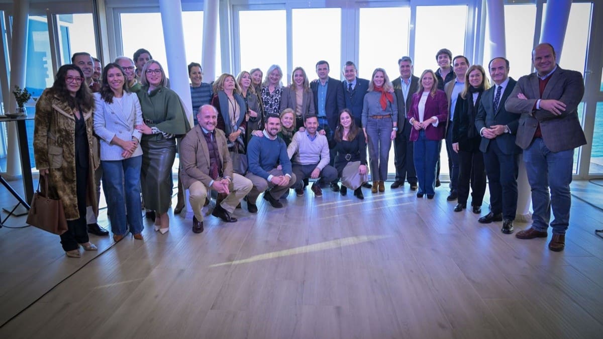 Cargos del PP han compartido un desayuno con profesionales de los medios de comunicación