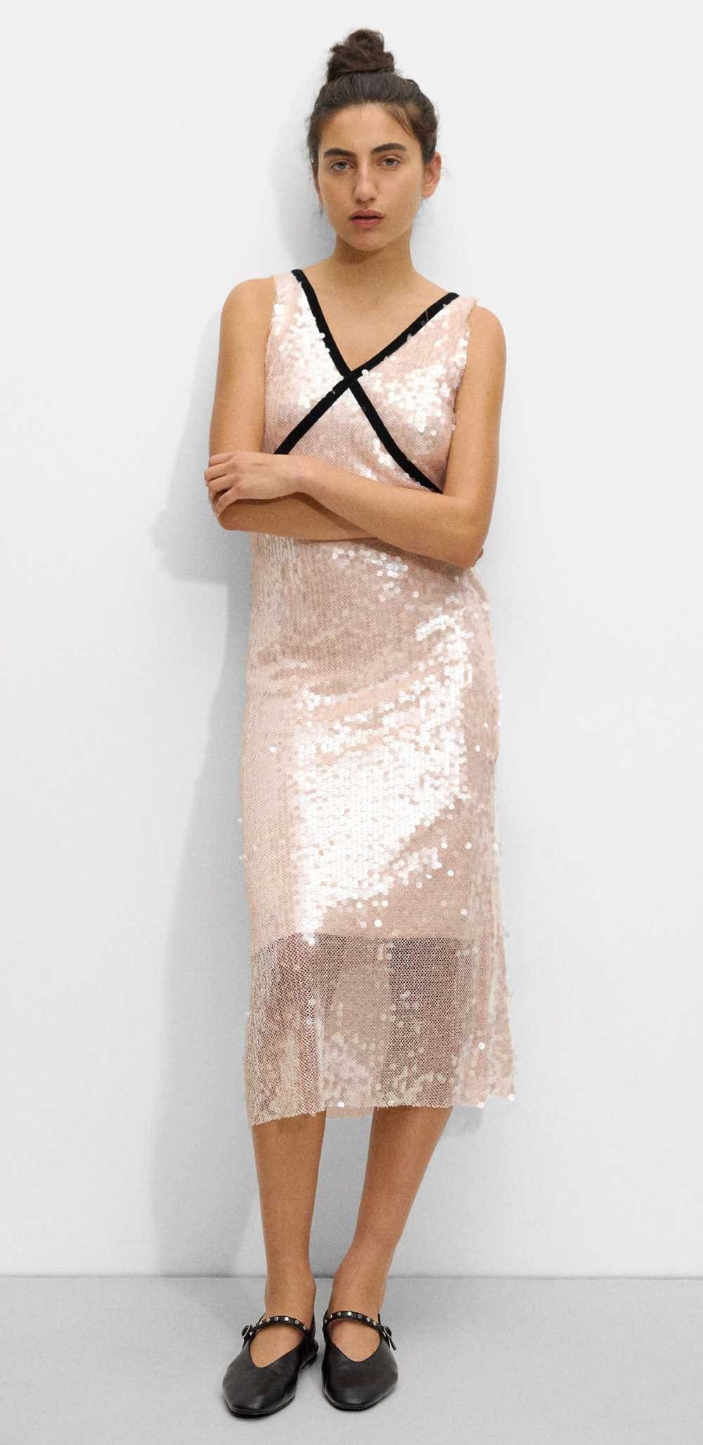 Vestido midi con lentejuelas de Parfois