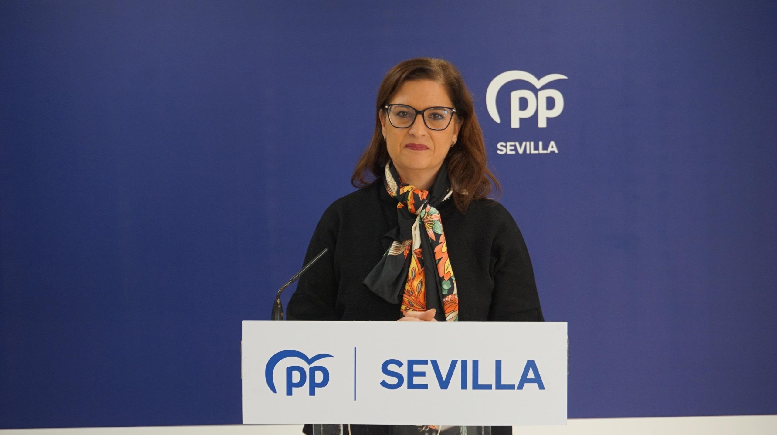 
<p>   SEVILLA, 27 (EUROPA PRESS)</p>
<p>   El Partido Popular de Sevilla ha puesto en valor la dotación de más de 8,7 millones de euros del Gobierno de la Junta de Andalucía, presidido por Juanma Moreno, para la mejora de infraestructuras y equipamientos de los espacios educativos de la provincia de Sevilla.</p>
<p>   Según ha informado el Partido Popular sevillano en una nota de prensa, se trata del Plan 'Mejora tu Centro' que destina ayudas de las que se benefician un total de 835 centros educativos tanto los centros de titularidad de la Junta de Andalucía como, por primera vez, los centros de titularidad municipal.</p>
<p>   La vicesecretaria de Educación, Sanidad y Deporte del PP de Sevilla, Gloria Guillén, ha explicado que "desde 2019 el Gobierno andaluz está haciendo un esfuerzo en educación que no se ha hecho nunca antes, cumpliendo así el compromiso con la mejora de las infraestructuras y equipamientos de los espacios educativos de nuestra provincia".</p>
<p>   "Estas transferencias serán gestionados directamente por los centros que han presentado los proyectos y son los que conocen, mejor que nadie, sus necesidades", ha indicado Guillén.</p>
<p>   De esta dotación económica se van a beneficiar un total de 208 centros educativos de la provincia de Sevilla de titularidad de la Junta de Andalucía, es decir institutos de Secundaria, Formación Profesional y Bachillerato y también conservatorios superiores y profesionales. La Consejería de Desarrollo Educativo y Formación Profesional financiará el cien por cien de los proyectos presentados, con lo que la aportación media por centro se sitúa en cerca de 32.000 euros.</p>
<p>   Por otro lado, en los centros de titularidad municipal, colegios, escuelas infantiles o Conservatorios Elementales de Música, entre otros, las ayudas van destinadas a material inventariable, de tal forma que serán 593 los que reciban estos fondos por un importe de 1,5 millones de euros.</p>
<p>   Además, el programa 'Mejora tu Centro' incluye una inversión específica para los centros de Formación Profesional, para los que se destinan más de 600.000 euros en ayudas directas para adquirir equipamientos en 31 centros.</p>
<p>   Por último, un total de tres conservatorios van a recibir más de 54.000 euros para la compra de instrumentos y otros materiales.</p>
<p>   Para concluir, la vicesecretaria de Educación, Sanidad y Deporte del PP de Sevilla ha afirmado que "hay una realidad objetiva que está respaldad por los hechos, Andalucía está cambiando. Un cambio a mejor que está siendo posible gracias al impulso real y decidido del Gobierno de Juanma Moreno, y la Educación es un ejemplo de ello".</p>
      