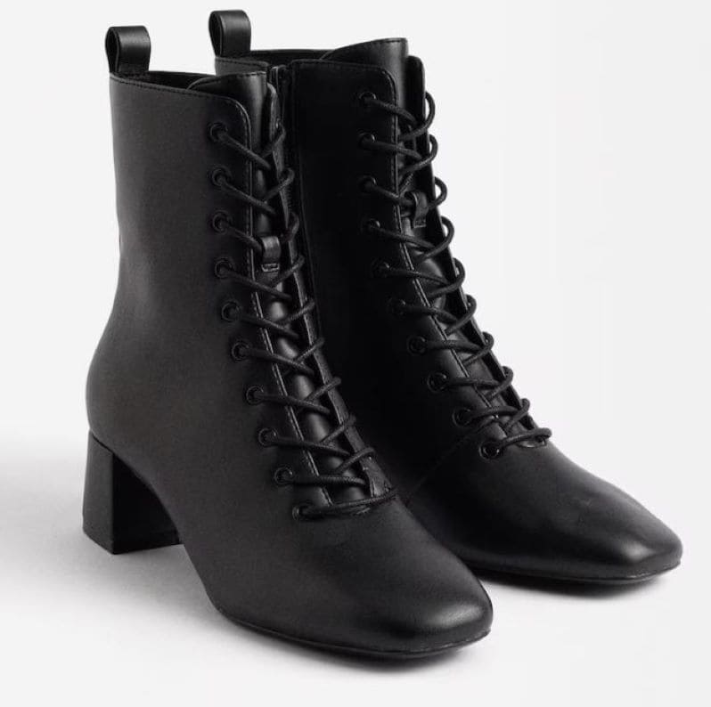 Botines con tacón y cordones Parfois