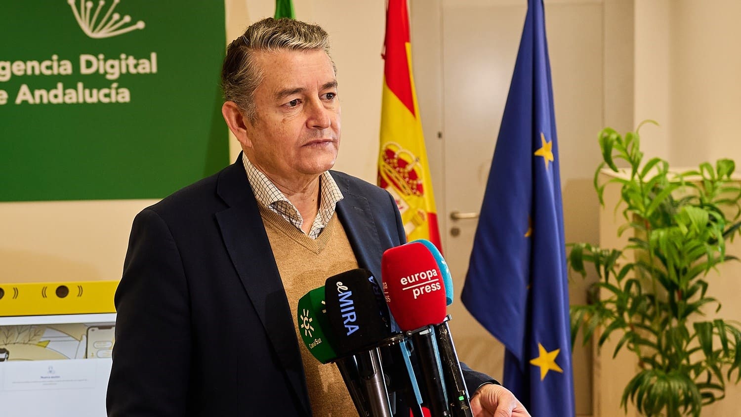 Antonio Sanz, durante su atención a los medios de comunicación | Salvador López Medina