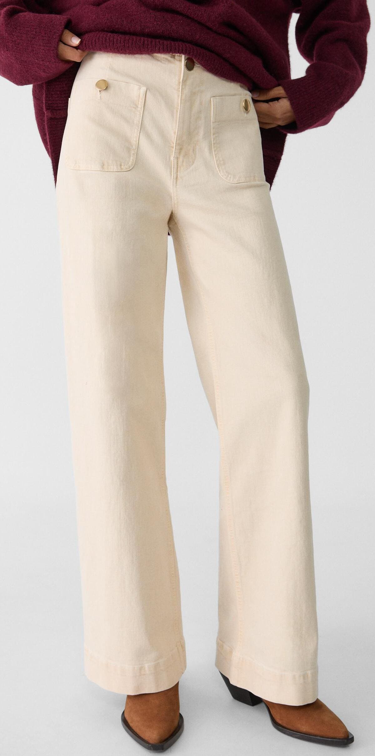 El nuevo pantalón minimal bolsillos D77 de Stradivarius