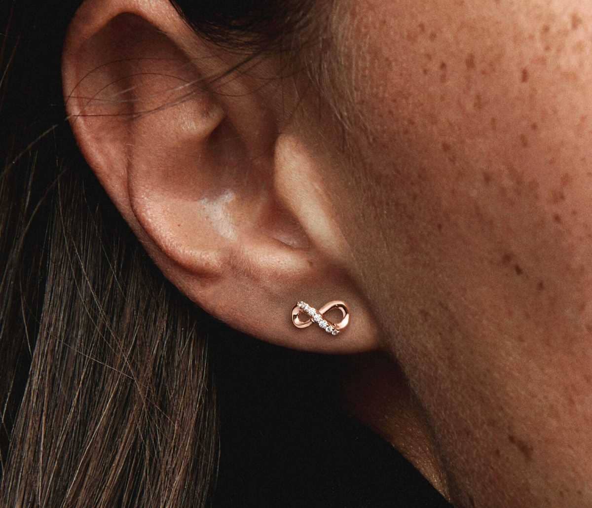 Pendientes de Botón Infinito Brillante de Pandora