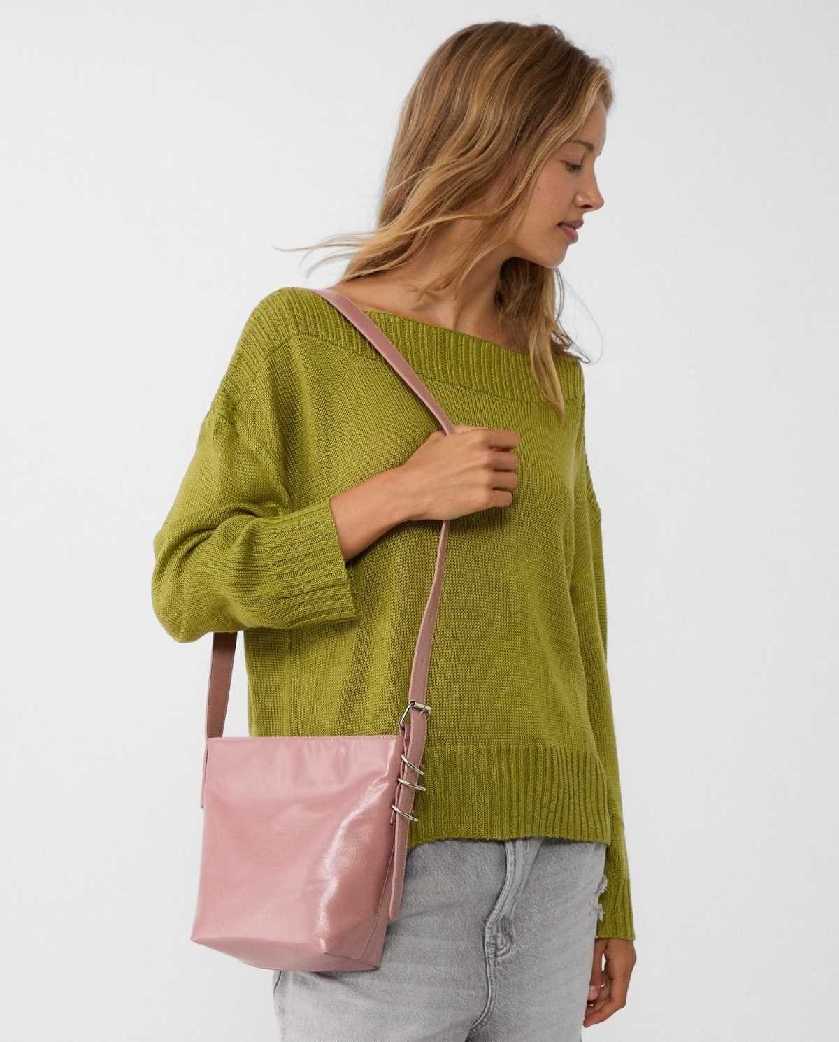 Bolso bandolera bucket de Stradivarius