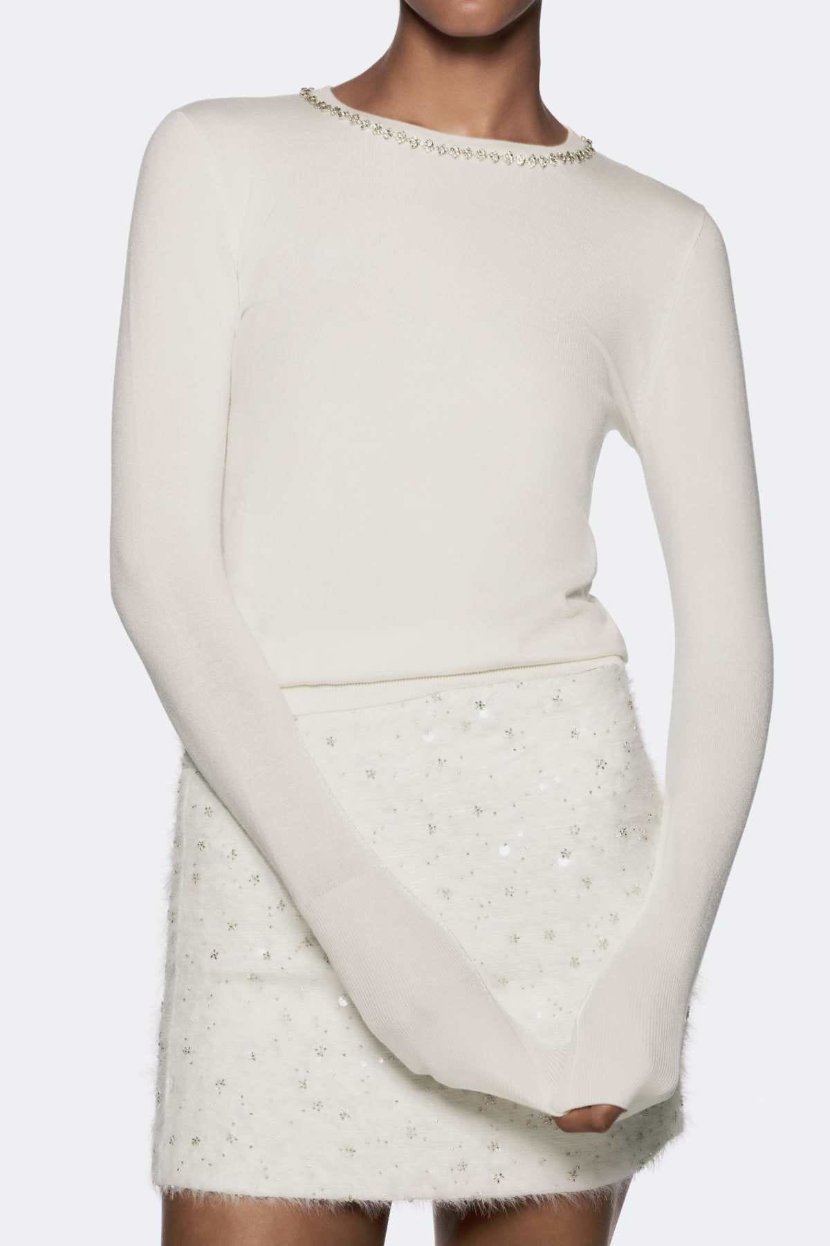 Jersey punto cuello joyas de Zara