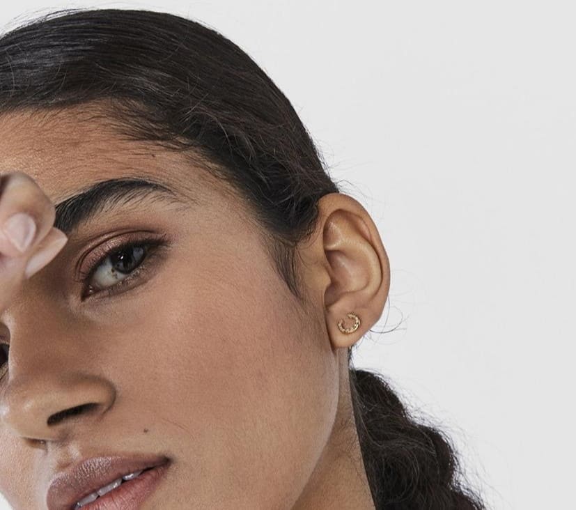 Tous Pendientes Good Vibes herradura de oro amarillo y diamantes