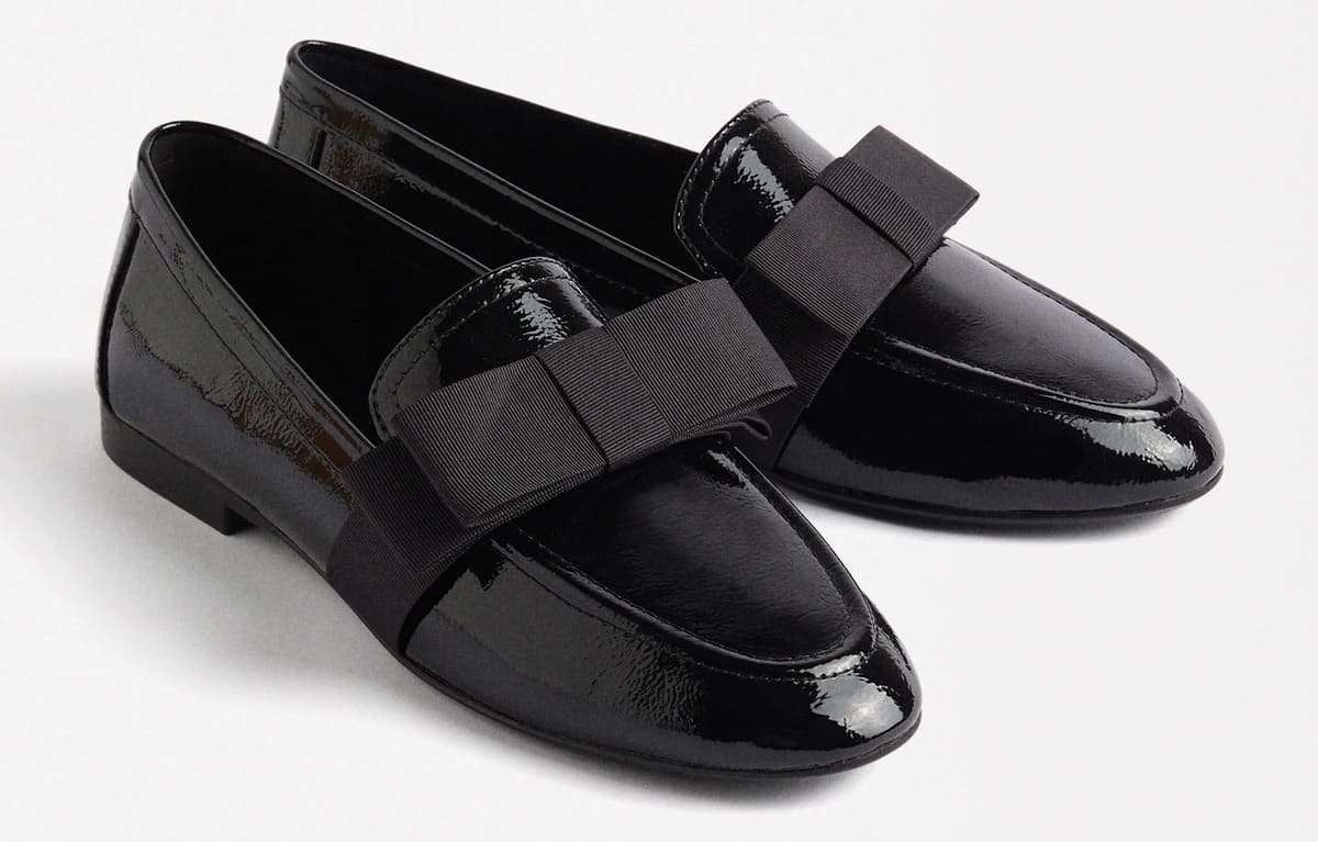 Los nuevos mocasines de charol con lazo en color negro de Parfois